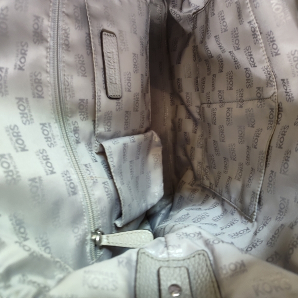 EUC Michael Kors Gray Gilmore - Picture 6 of 9